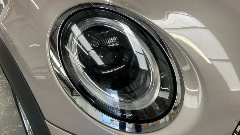 MINI Hatchback 1.5 Cooper Classic 5dr Auto Petrol Hatchback